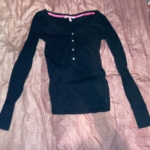 Cute VS black fitting long sleeve!